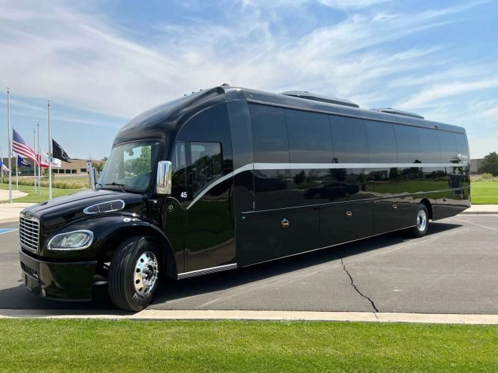 Black coach bus – Laramie limo service
