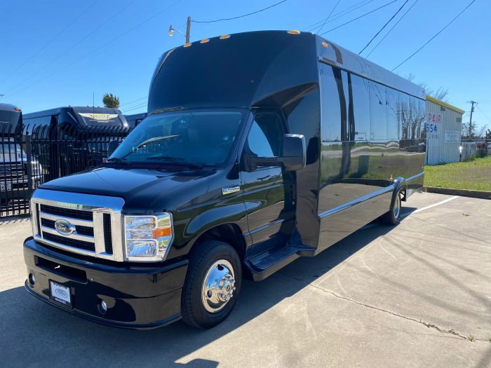 Black party bus – Laramie limo service